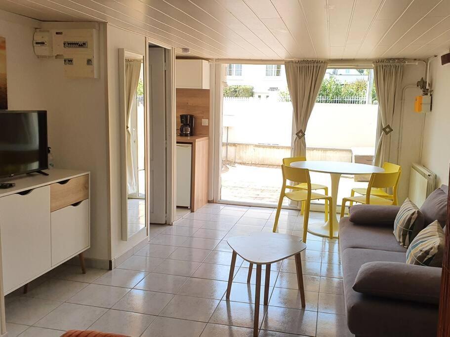 Logement Amboise Centre Avec Terrasse Privee المظهر الخارجي الصورة